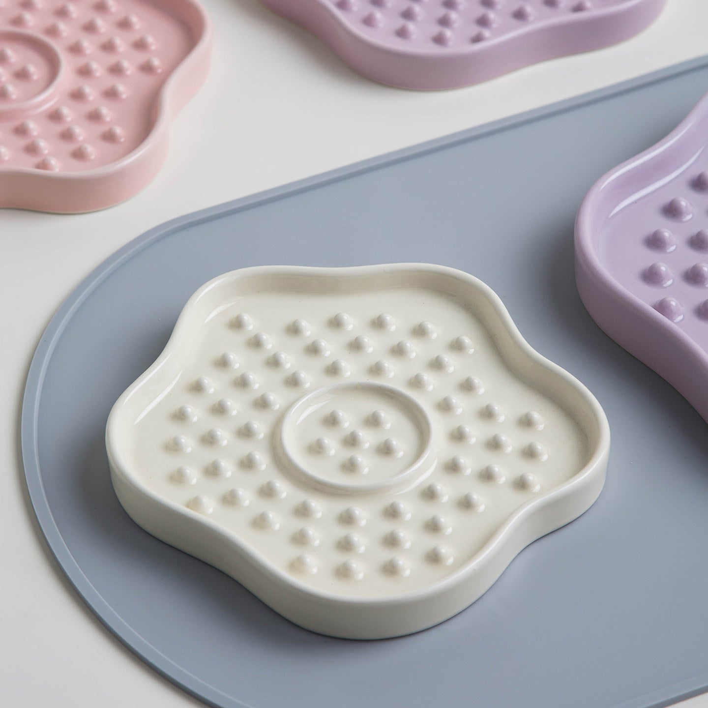 6-Inch Ceramic Lick Plate for Cats – Slow Feeder Enrichment Dish