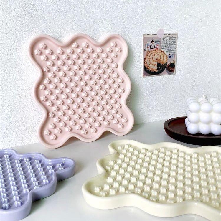 Dopamine cartoon cute ceramic pet canned food licking plate anti choking dog food basin anti black chin cat slow food plate - NoKa&AuroraStone