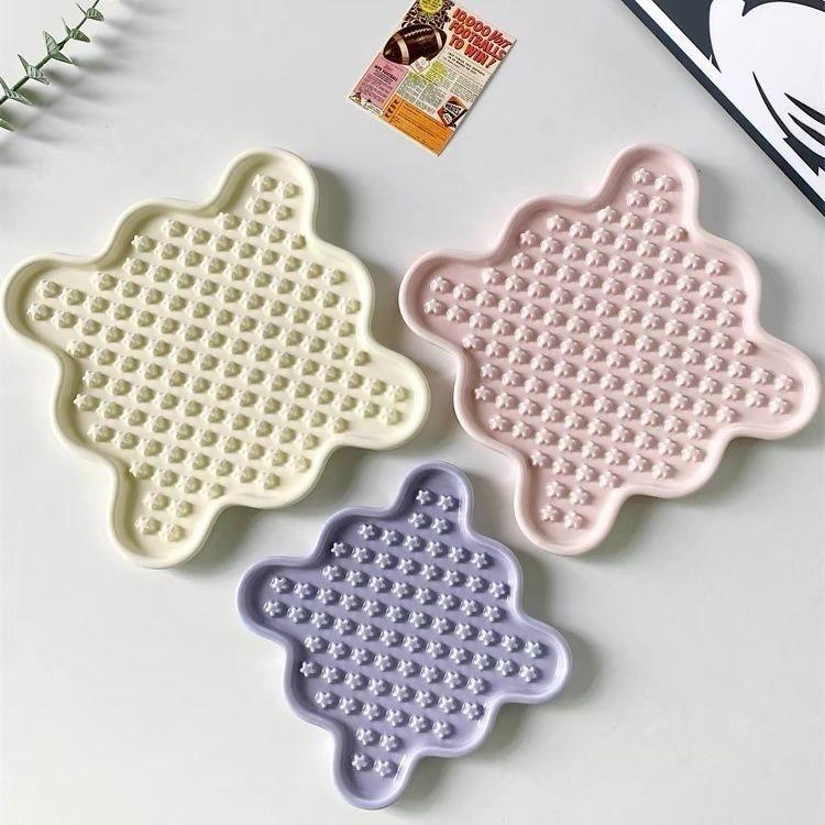 Dopamine cartoon cute ceramic pet canned food licking plate anti choking dog food basin anti black chin cat slow food plate - NoKa&AuroraStone