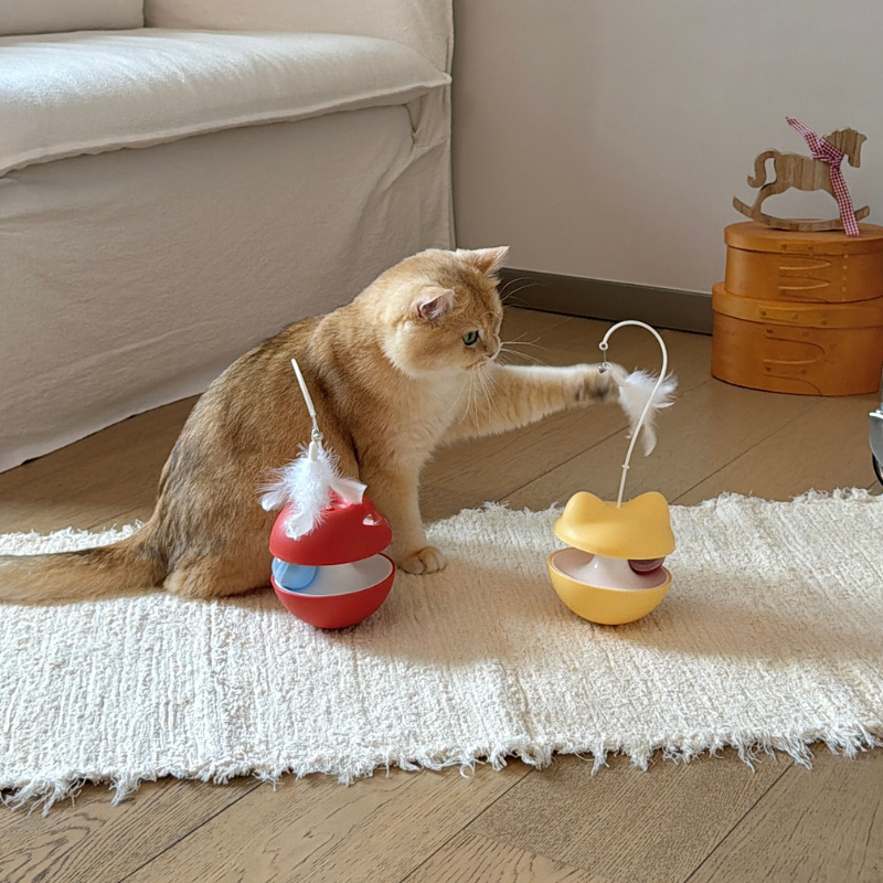 Interactive Wobble Cat Toy with Feather – Self-Play Cat Ball Toy