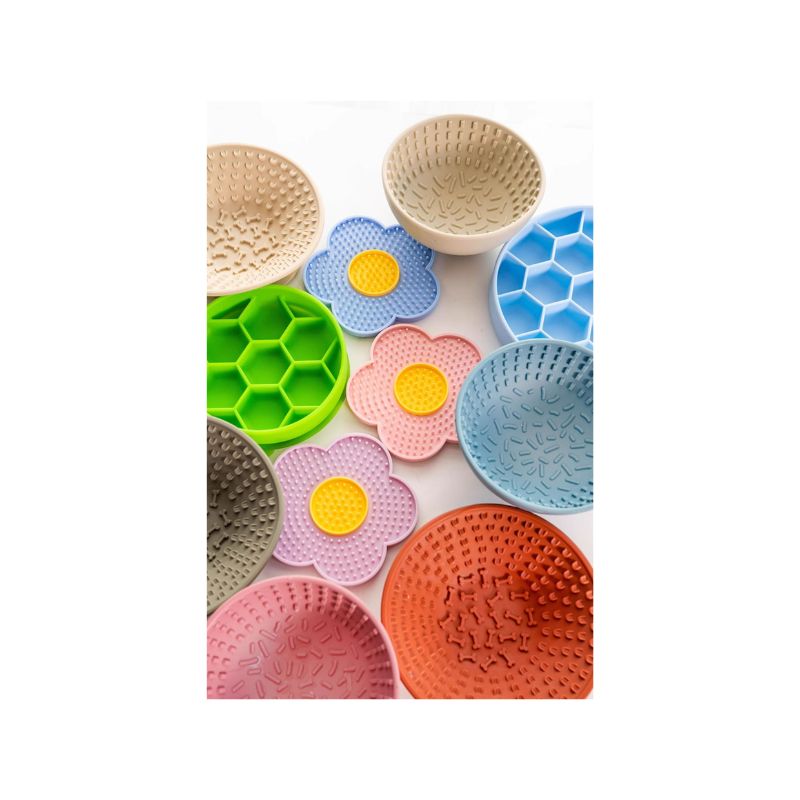 Educational Pet Silicone Licking Bowl - Safe & Fun for Dogs and Cats