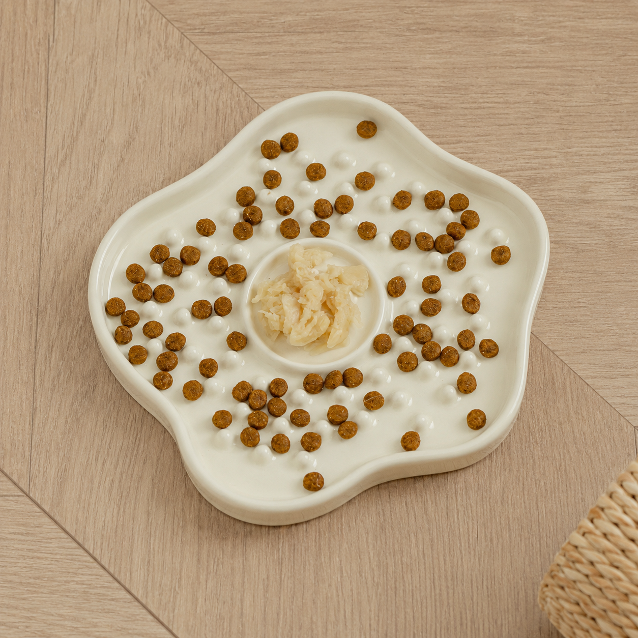 6-Inch Ceramic Lick Plate for Cats – Slow Feeder Enrichment Dish