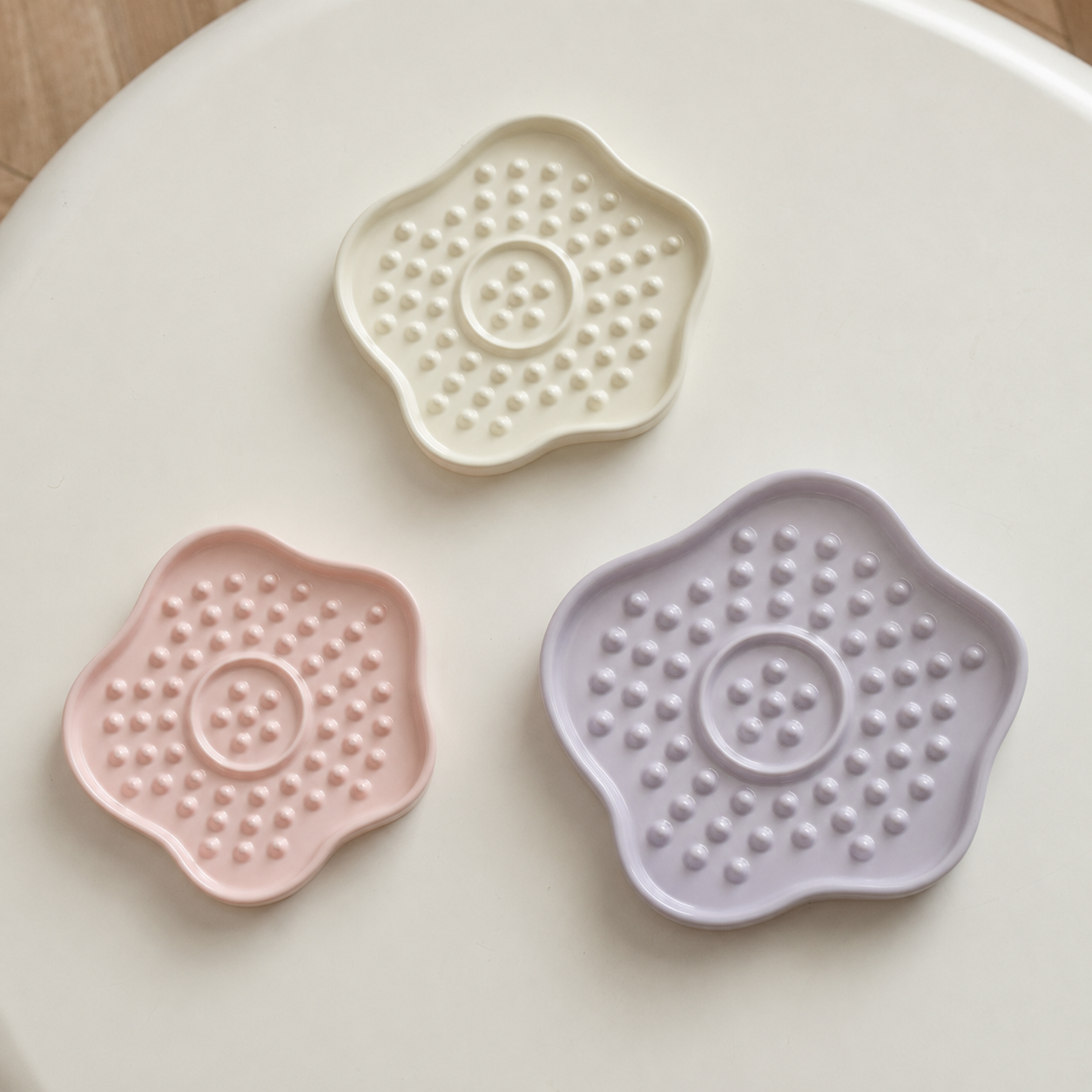6-Inch Ceramic Lick Plate for Cats – Slow Feeder Enrichment Dish