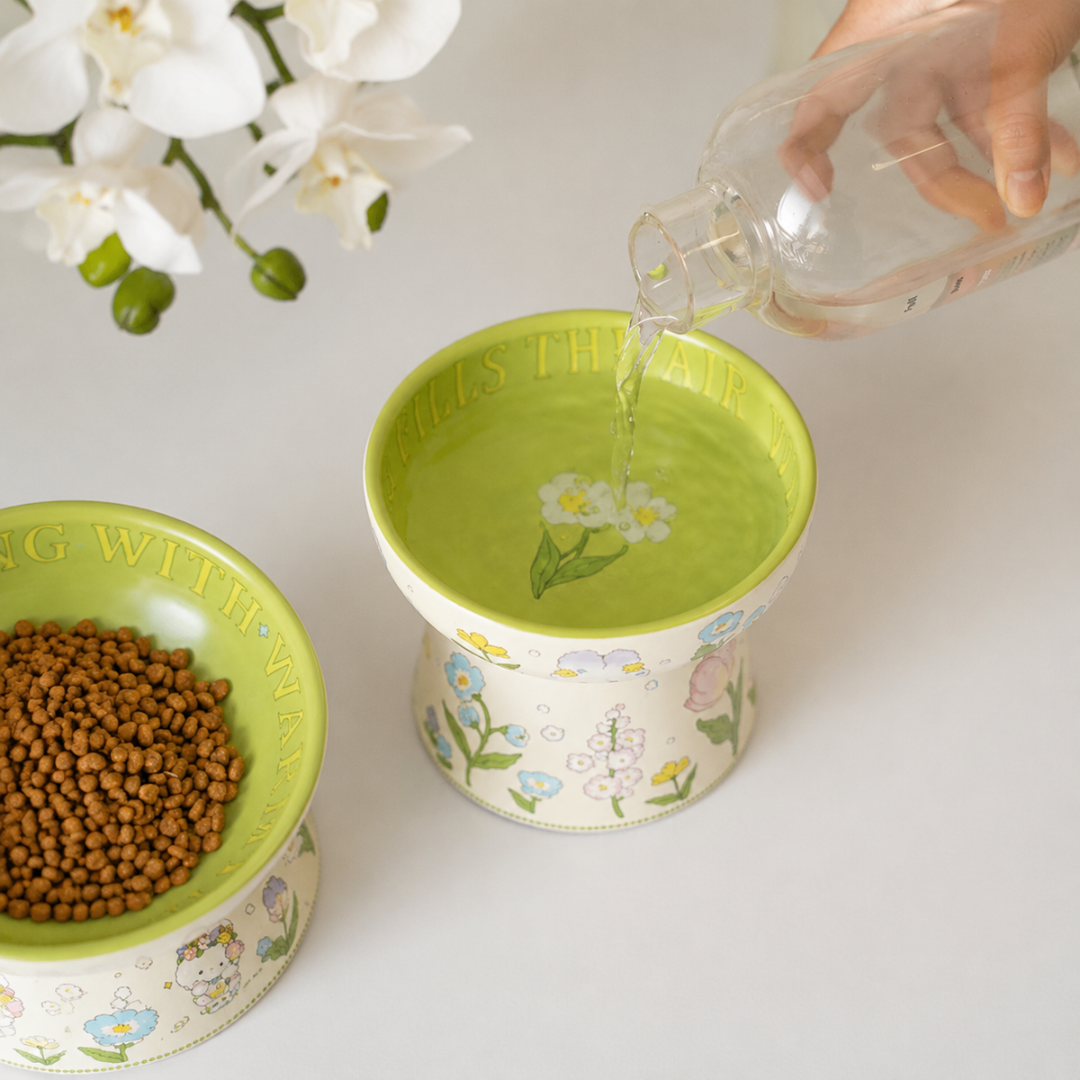 Tulip-Shaped Raised Pet Bowl – Ergonomic & Elegant