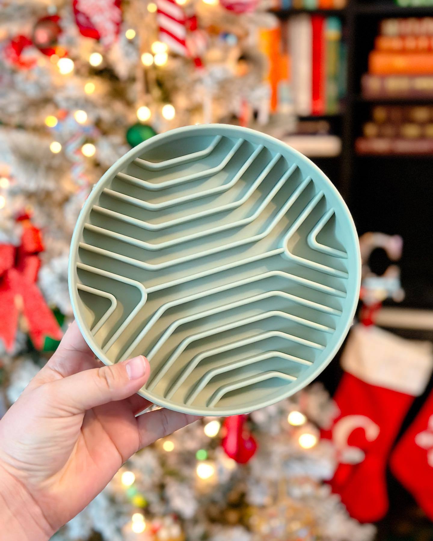 Veterinarian recommended silicone slow feeding licking pad