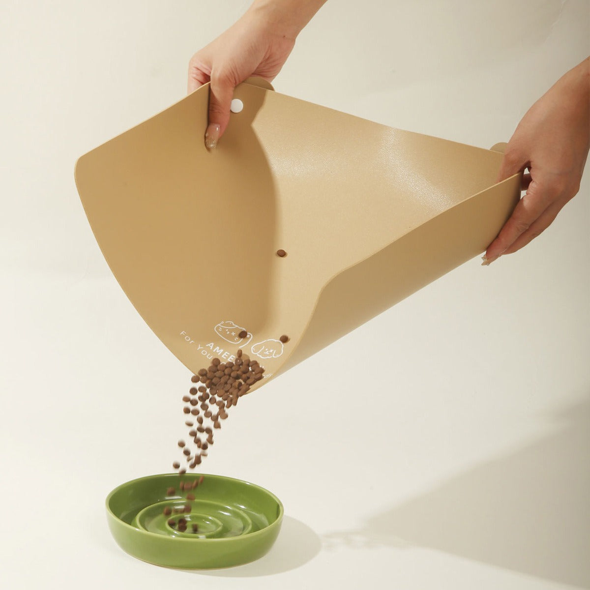 Foldable Waterproof Pet Feeding Mat – Spill-Proof, Easy Clean, for Dogs & Cats