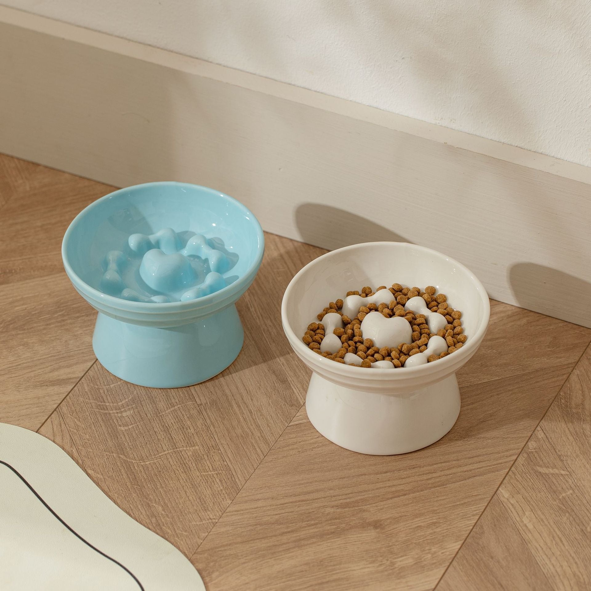 Heart-Shaped Elevated Ceramic Slow Feeder Bowl – Anti-Gulping Design for Dogs & Cats