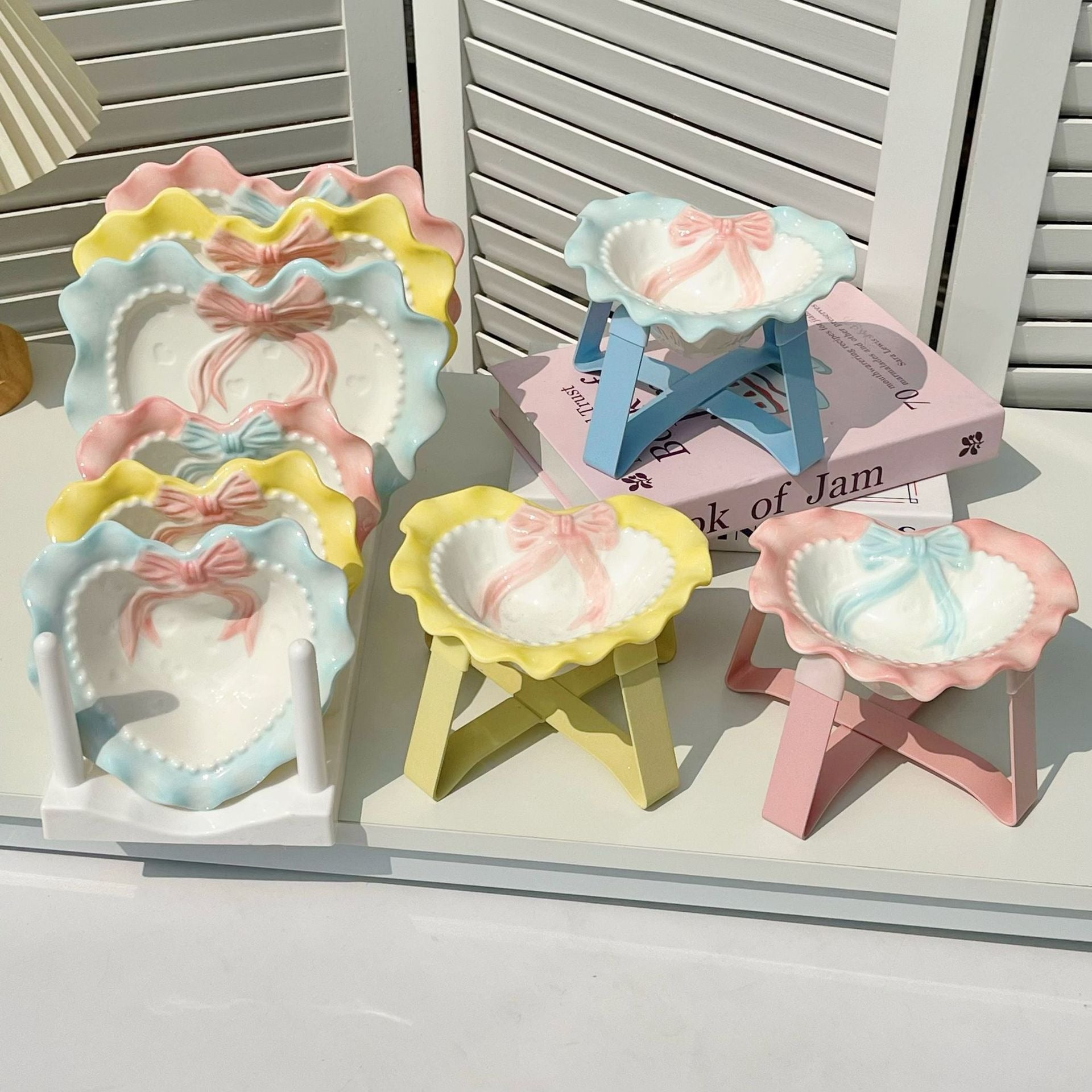 Elevated Ceramic Pet Bowl ｜Raised Design for Cats, Small Dogs