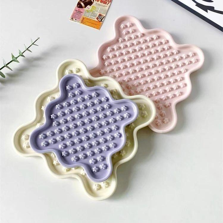 Dopamine cartoon cute ceramic pet canned food licking plate anti choking dog food basin anti black chin cat slow food plate - NoKa&AuroraStone